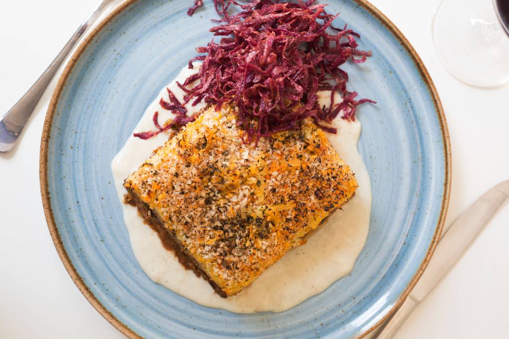 Mytho faz versões modernas de pratos da culinária grega; leia a crítica