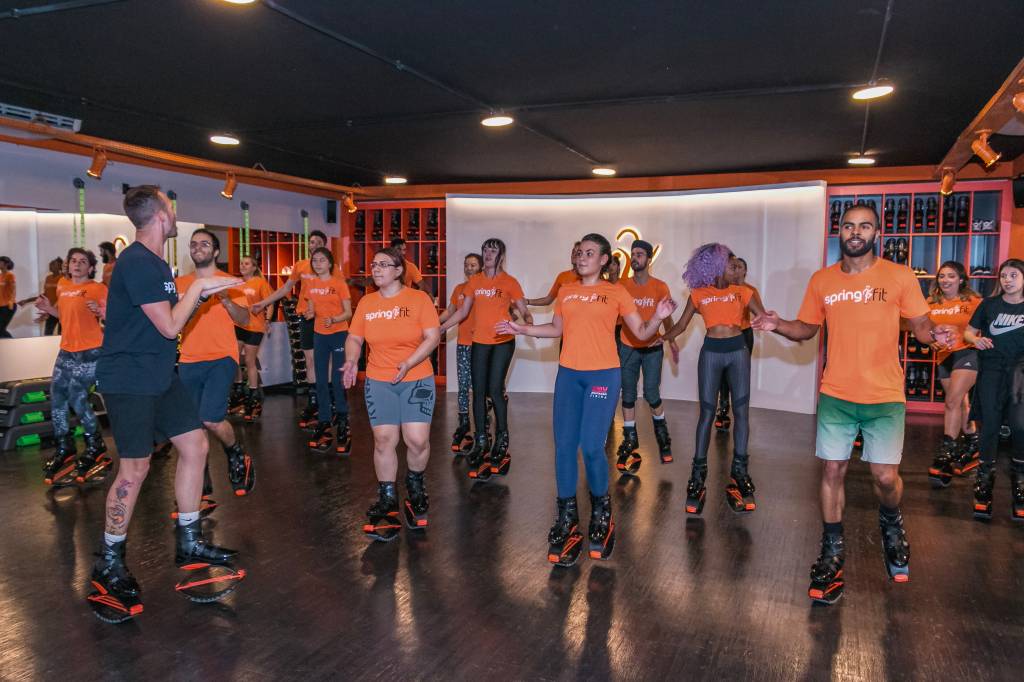 Treino que usa botas com molas é aposta para o verão