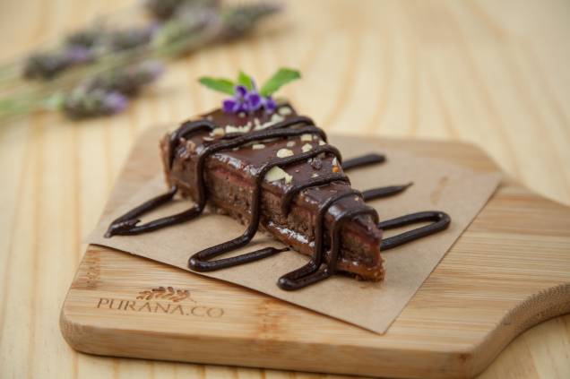 Torta de chocolate: amêndoa, tâmara e cacau orgânico Torta de chocolate: amêndoa, tâmara e cacau orgânico