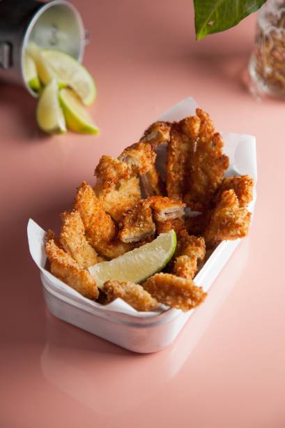 Bife suíno empanado: especialidade da casa Bife suíno empanado: especialidade da casa