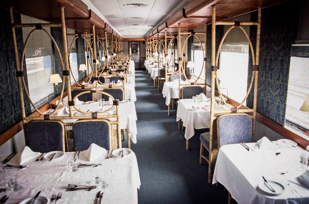 Vagão restaurante – Trem de Prata Vagão restaurante – Trem de Prata