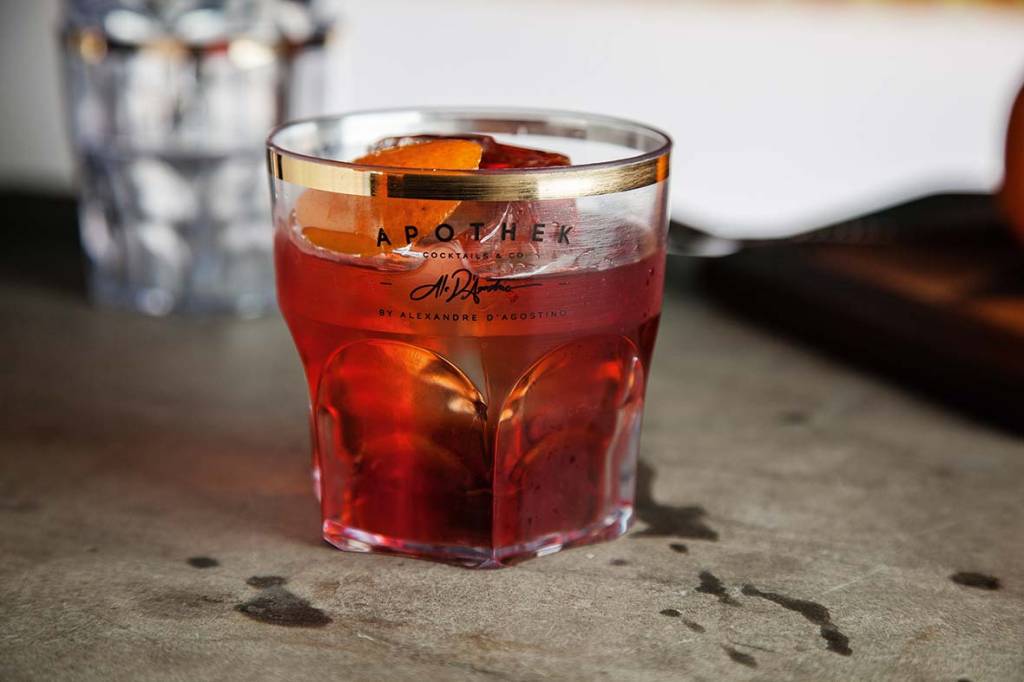 Floricultura recebe festas secretas regadas a bons drinques