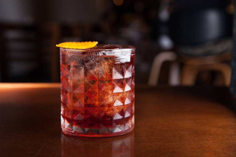 Boulevardier: clássico, preparado com bourbon, Campari e vermute tinto