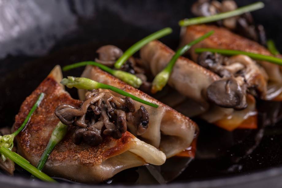 Guioza de polvo: recheados com o molusco, servidos em quatro unidades Guioza de polvo: recheados com o molusco, servidos em quatro unidades