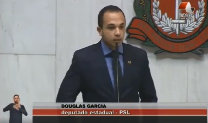 Conselho de Ética pune Douglas Garcia por ofensa a transexuais