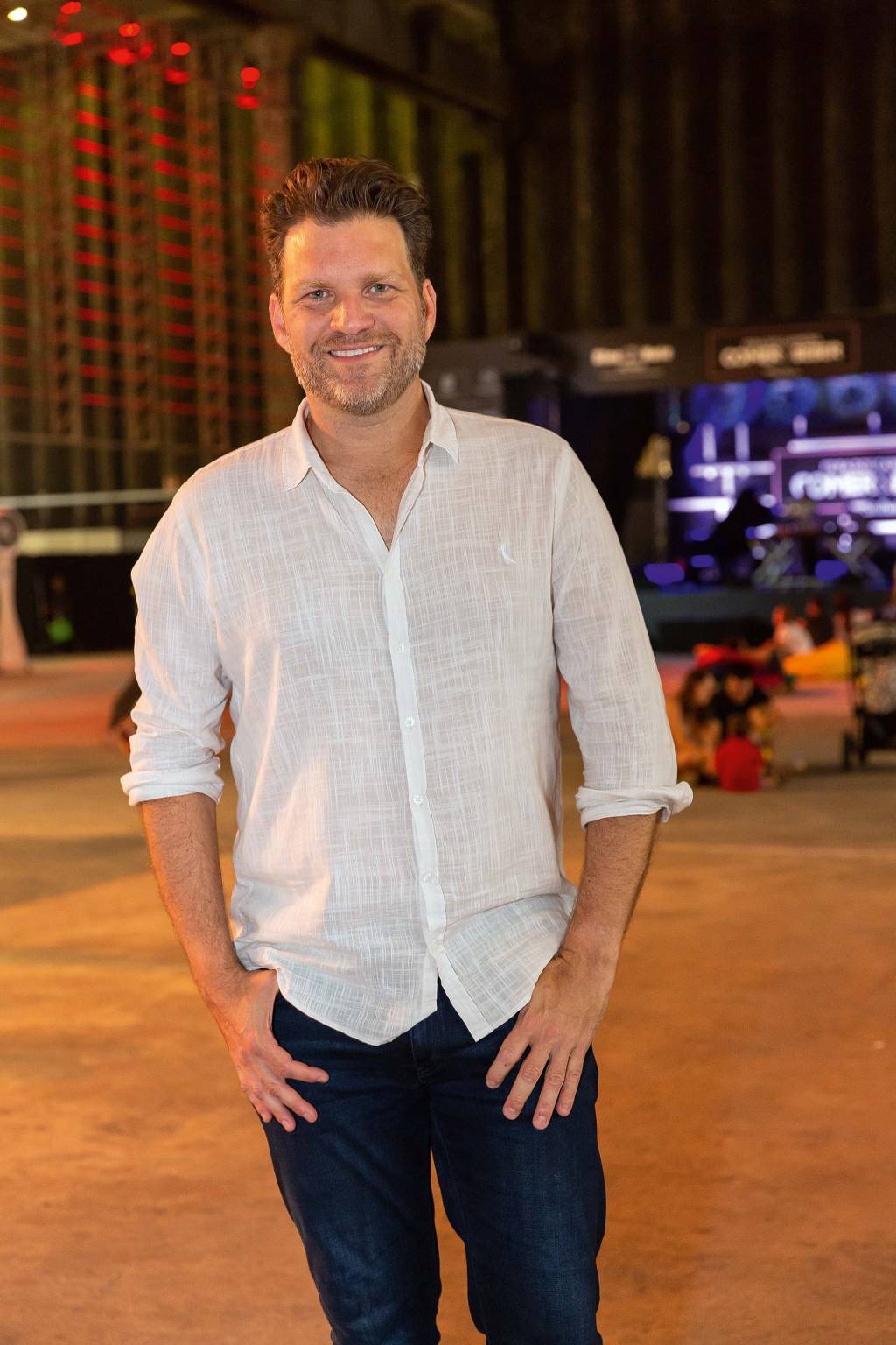 Feira dos Campeões 2019 – Carlos Betolazzir Homem de camisa branca posa para foto