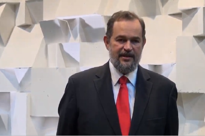 Embaixador do Brasil no Líbano e sua mulher morrem em acidente de carro