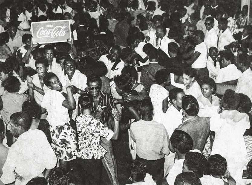 Baile de black music no Clube 220, no Edifício Martinelli Baile de black music no Clube 220, no Edifício Martinelli