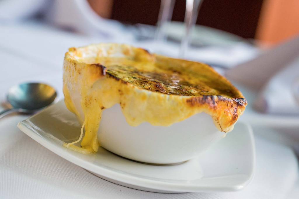 Onde tomar a clássica sopa de cebola em São Paulo
