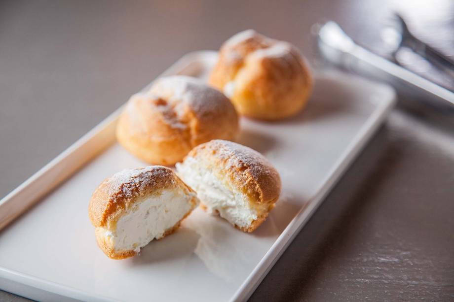 Massa choux recheada com chantilly Massa choux recheada com chantilly