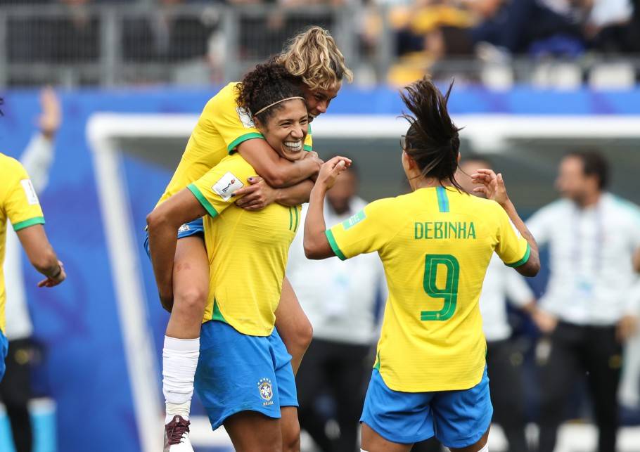 Prefeitura suspende expediente durante jogos do Brasil na Copa do Mundo