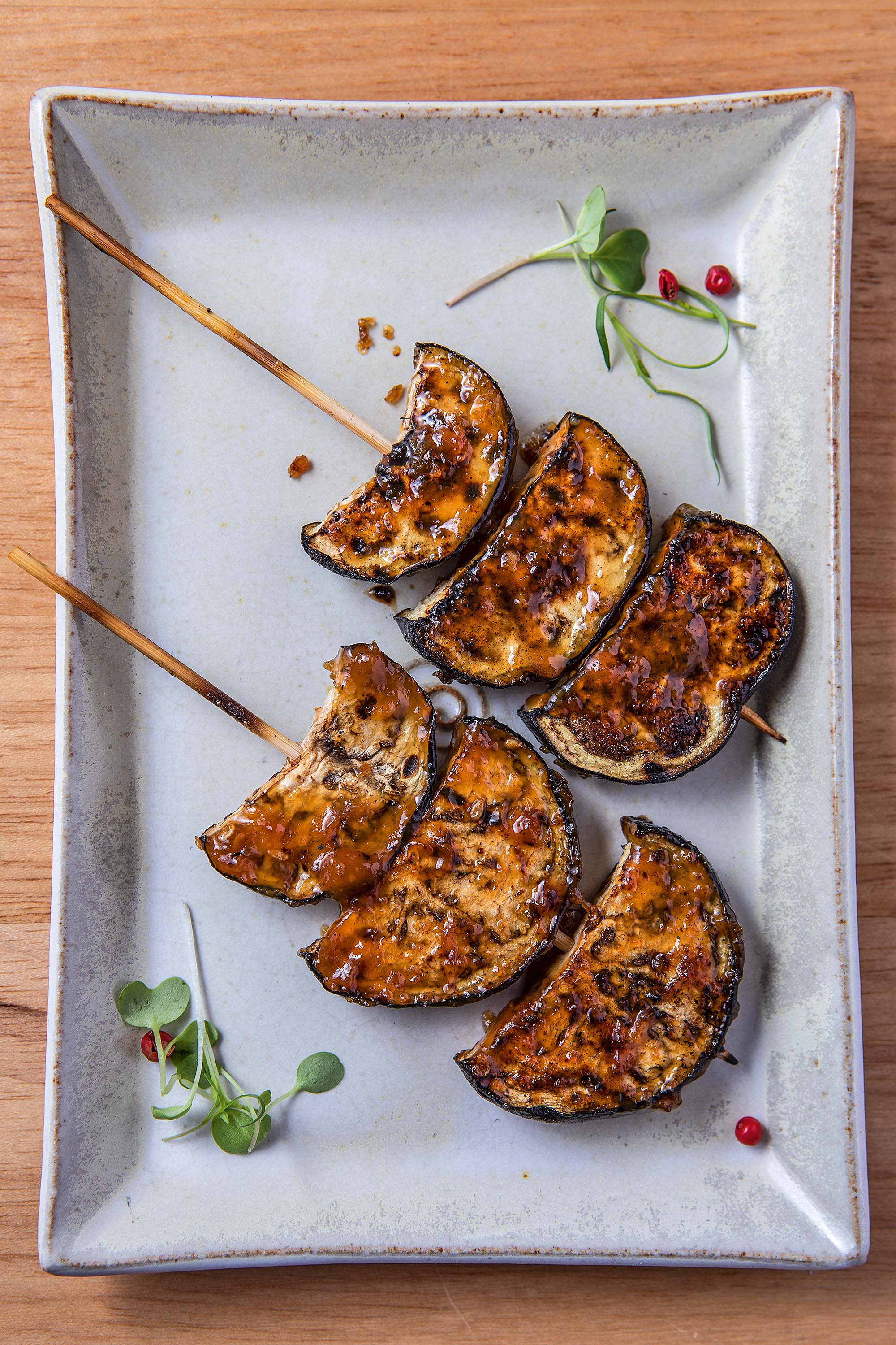 C&ocirc;l &ndash; espetinhos de berinjela