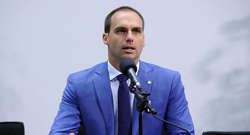 Eduardo Bolsonaro quer impeachment de prefeito de Araraquara
