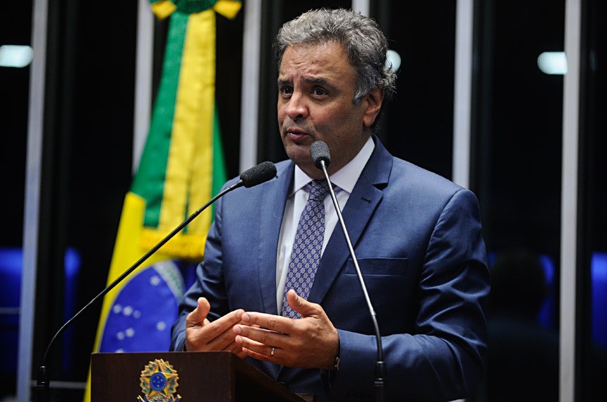 Diretório do PSDB fala até em Justiça comum contra Aécio