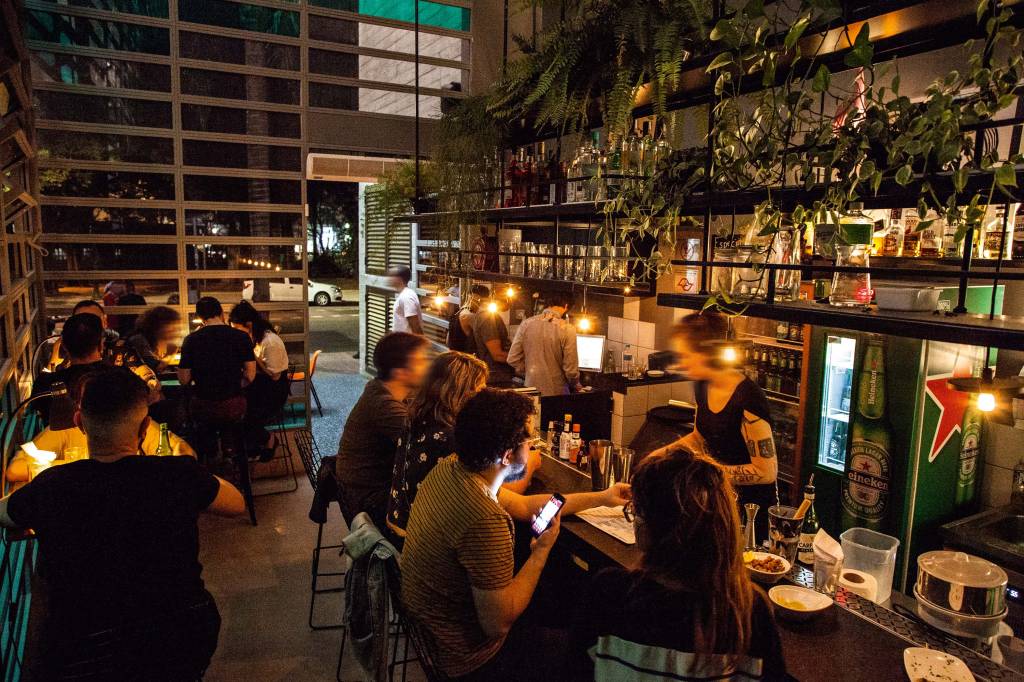 Térreo Bar serve petiscos baratos e drinques no Arouche; leia a crítica