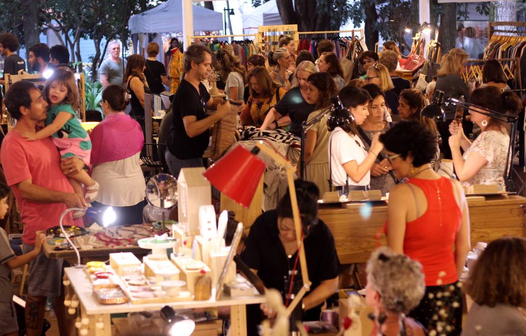 Bazar em Pinheiros reúne setenta expositores de diversas áreas