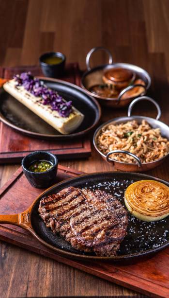 Bife ancho extramacio: na companhia de cebola caramelada e farofa do vegetal