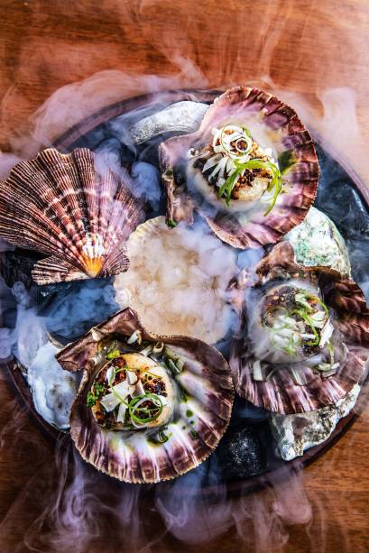 <span>Vieiras canadenses na grelha: fumaça de nitrogênio líquido</span> <span>Vieiras canadenses na grelha: fumaça de nitrogênio líquido</span>