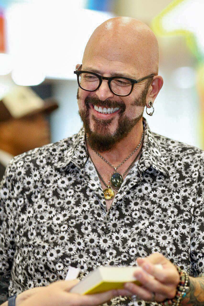 “O que motiva os gatos não é fazer o dono feliz”, diz Jackson Galaxy