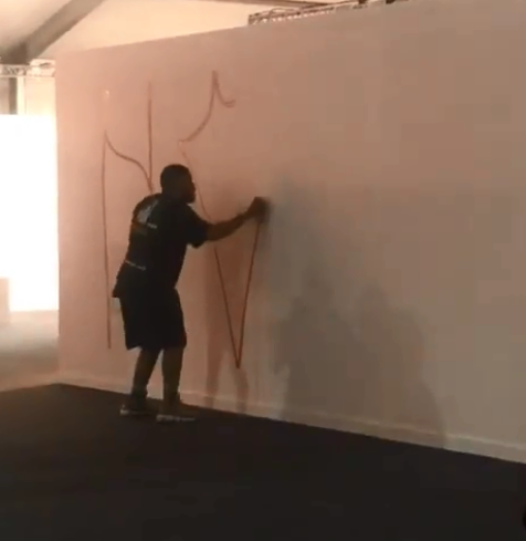 ArtRio é pichada e não apaga mensagem feita como protesto