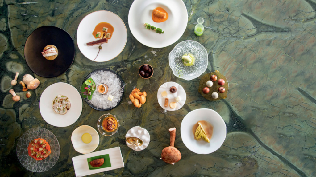 Tuju é o novo restaurante cinco-estrelas pelo COMER & BEBER