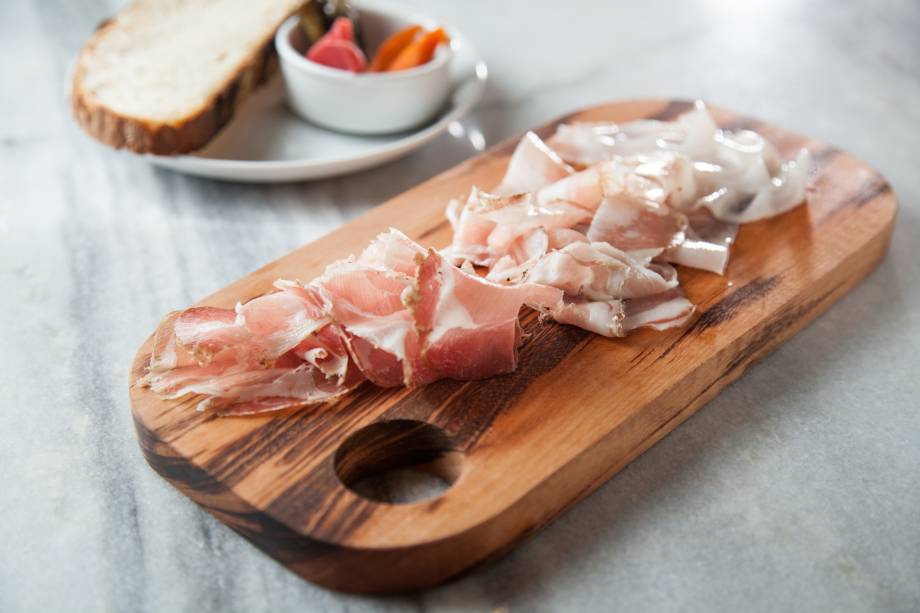 Carnes curadas: papada, pancetta, copa e lardo Carnes curadas: papada, pancetta, copa e lardo