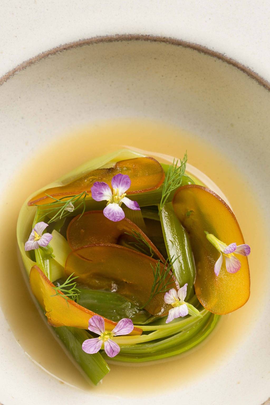 Receita: alho-poró, vermute seco e bottarga