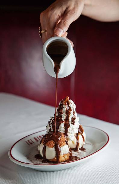 Profiteroles: sobremesa do Ici Bistrô Profiteroles: sobremesa do Ici Bistrô