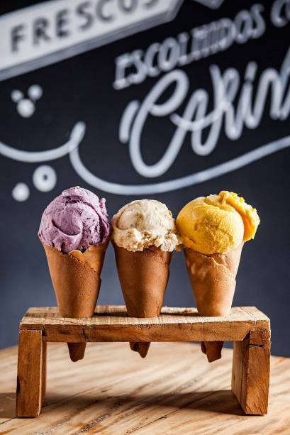 Entre os sabores: mirtilo, crocante de macadâmia, manga Entre os sabores: mirtilo, crocante de macadâmia, manga