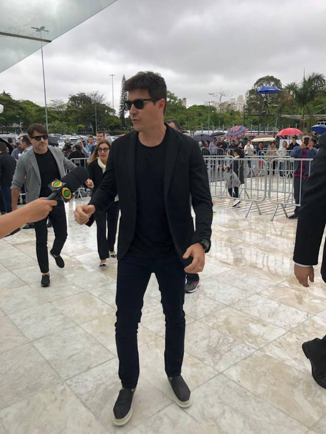 Faro: colega de Gugu foi ao enterro após rumoroso episódio em seu programa Faro: colega de Gugu foi ao enterro após rumoroso episódio em seu programa