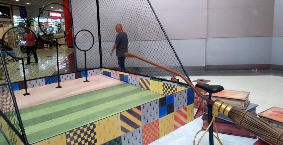 Campo de quadribol reduzido, atração central do Shopping Metrô Boulevard Tatuapé Campo de quadribol reduzido, atração central do Shopping Metrô Boulevard Tatuapé