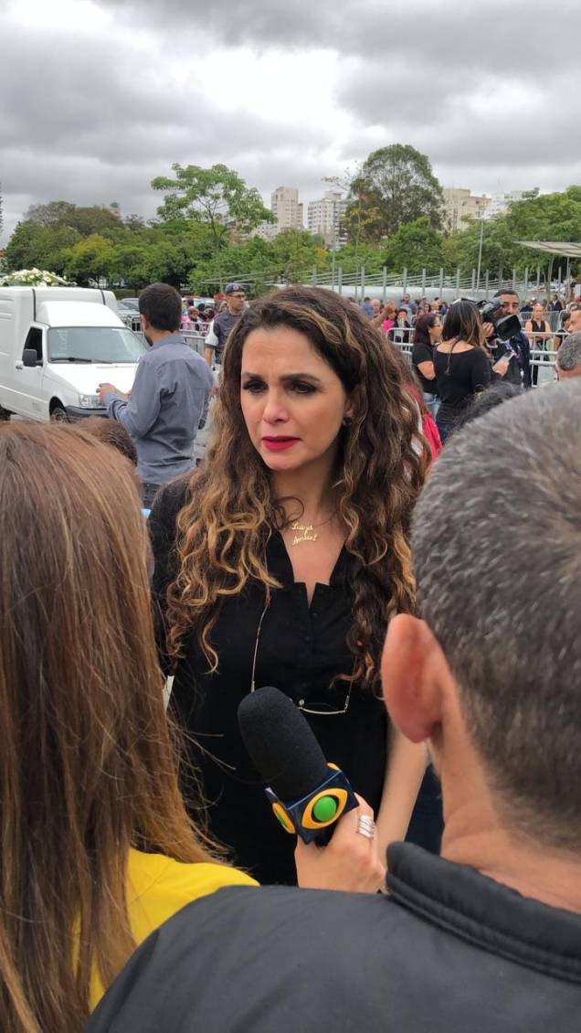 Luiza Ambiel: autorização para 'recriar' a Banheira do Gugu no YouTube Luiza Ambiel: autorização para 'recriar' a Banheira do Gugu no YouTube