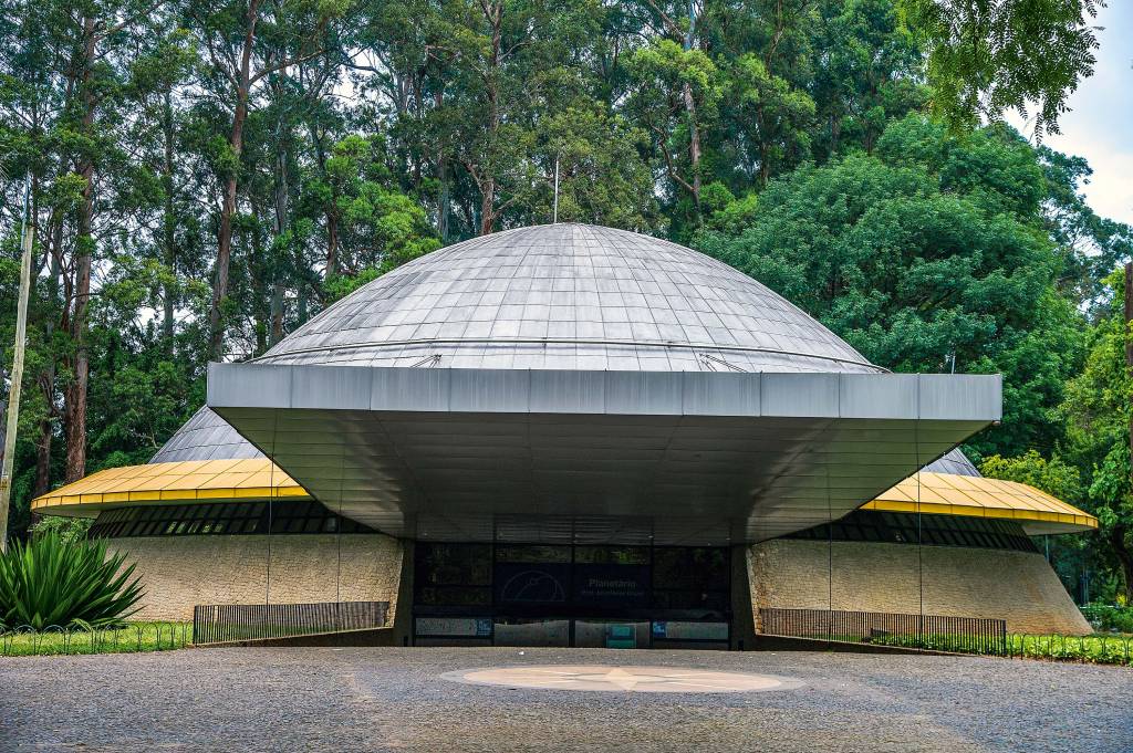 Planetário Imagem mostra fachada do Planetário do Ibirapuera