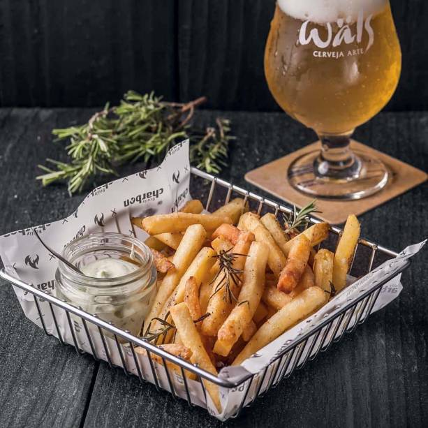 Porção de fritas: pode ter como acompanhamento maioneses de trufas Porção de fritas: pode ter como acompanhamento maioneses de trufas