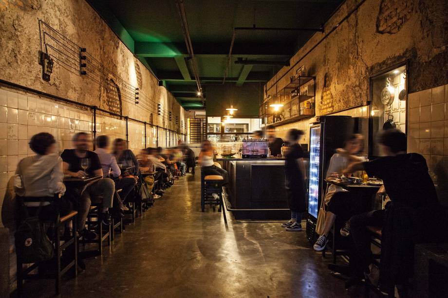 Salão comprido em Pinheiros: influência ibérica Salão comprido em Pinheiros: influência ibérica