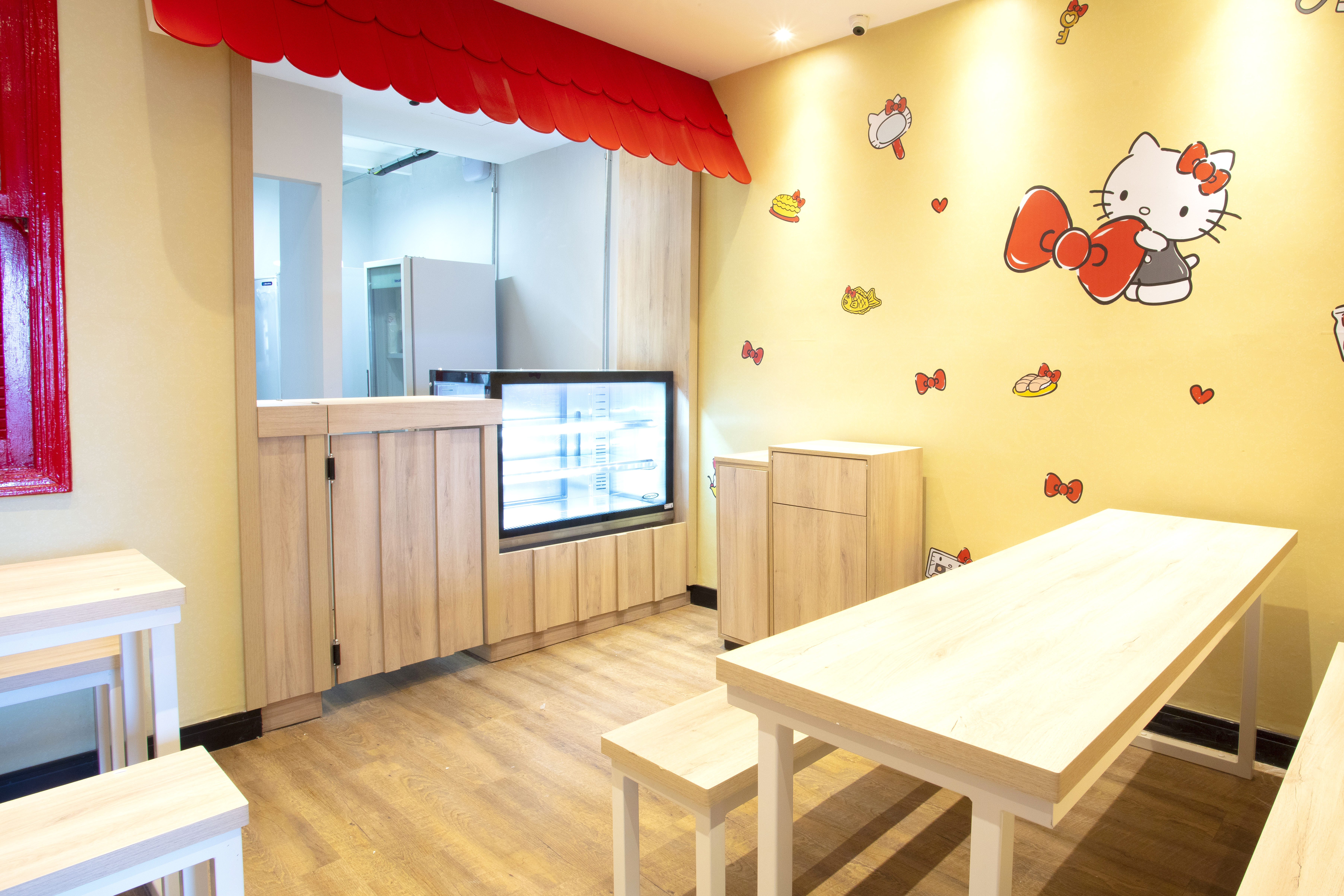 Eat-Hello-kitty-8755