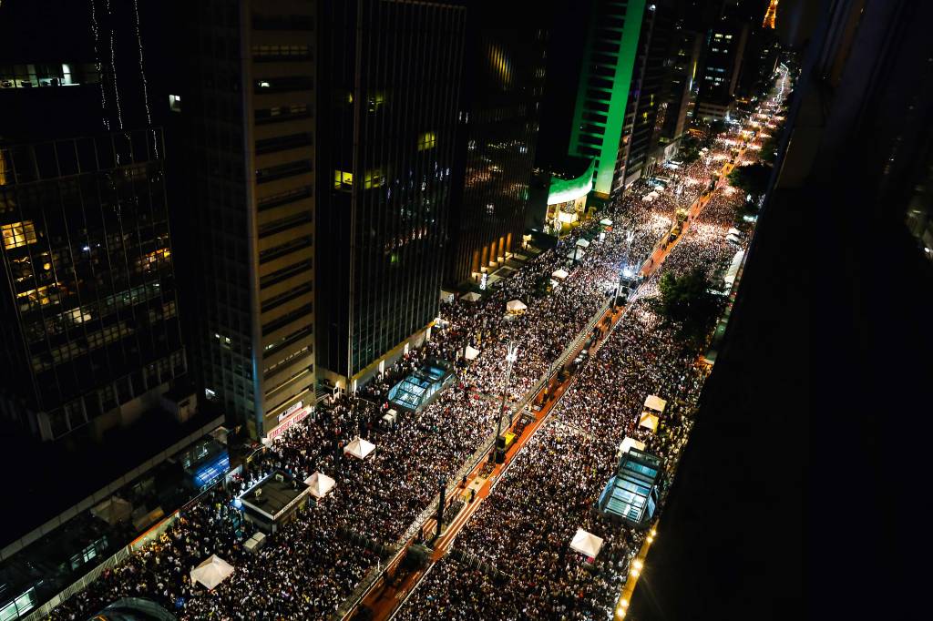 Prefeitura recolhe 66 toneladas de lixo após Réveillon na Paulista