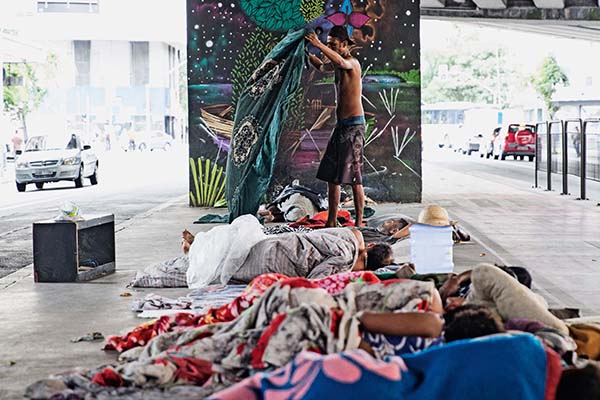 Justiça manda prefeitura indenizar em 10 000 reais moradores de rua