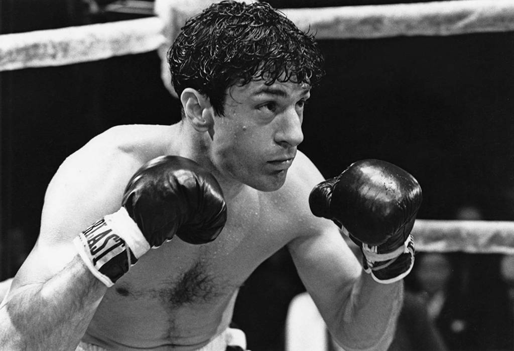 touro A imagem mostra Robert De Niro lutando boxe no filme Touro Indomável