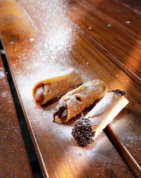 Três opções de cannolo: doce de leite, Nutella e ricota