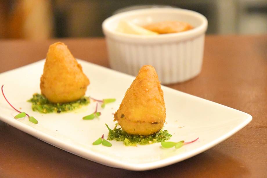 Coxinha de rabada: porção vem com seis unidades