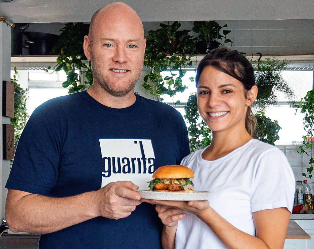 Campeã do Masterchef, Elisa Fernandes cria receita para Guarita Burger