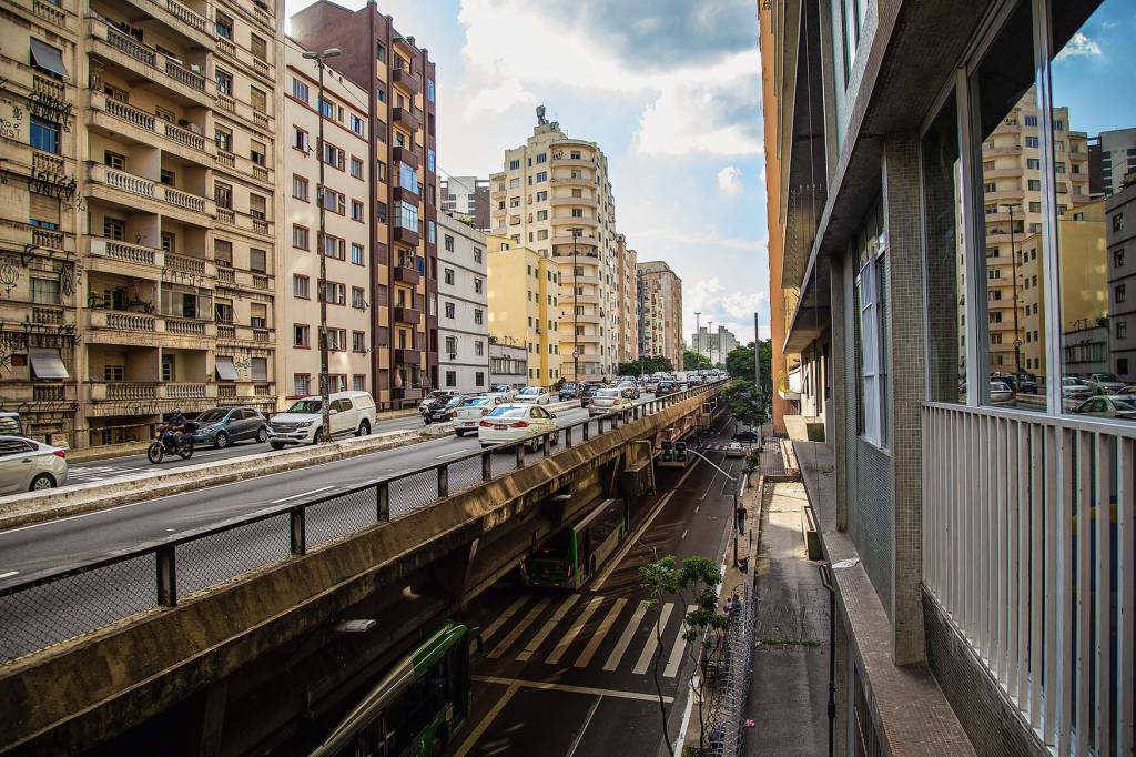 Minhocão ganha bancos e novos pontos de acesso