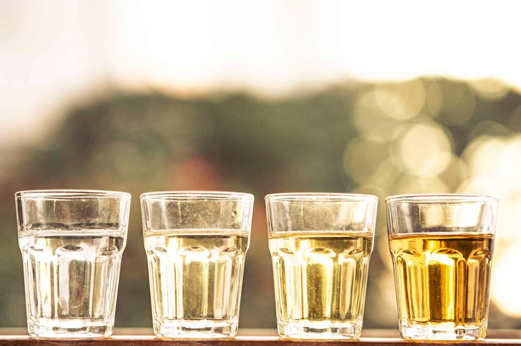 Prédio antigo tem visita guiada com degustação de cachaça