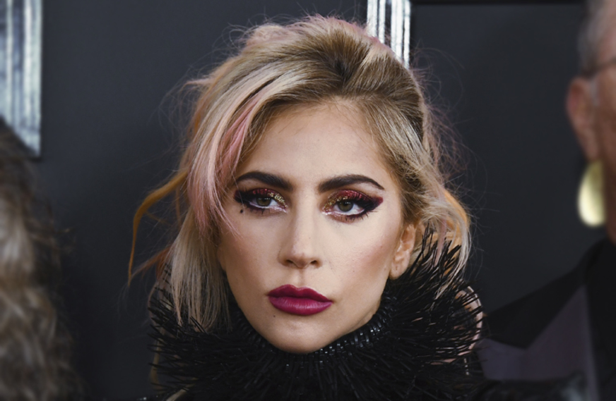 Lady Gaga revela que foi estuprada aos 19 anos por produtor e engravidou