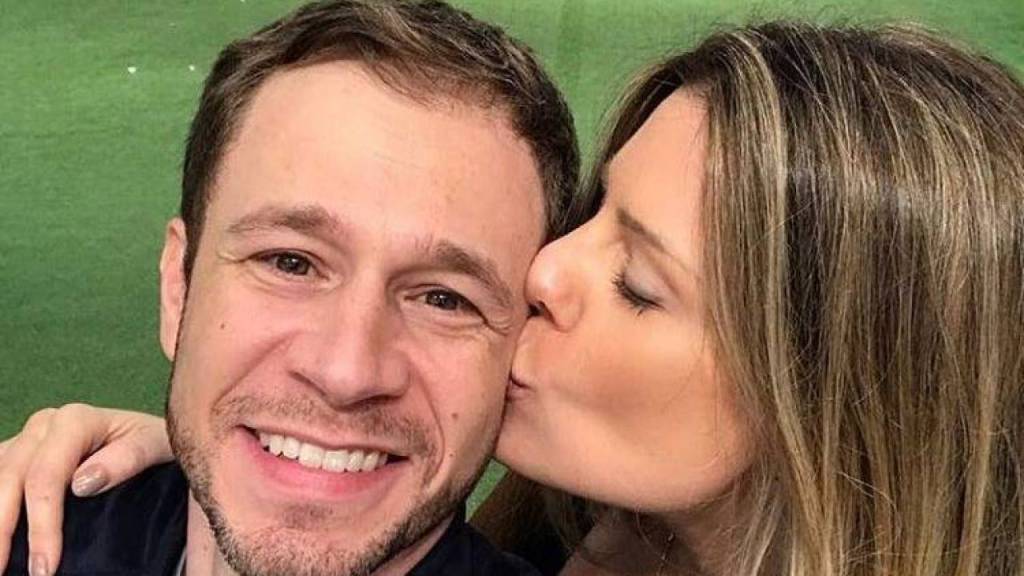 Após final do BBB, esposa de Leifert se declara e revela surpresa