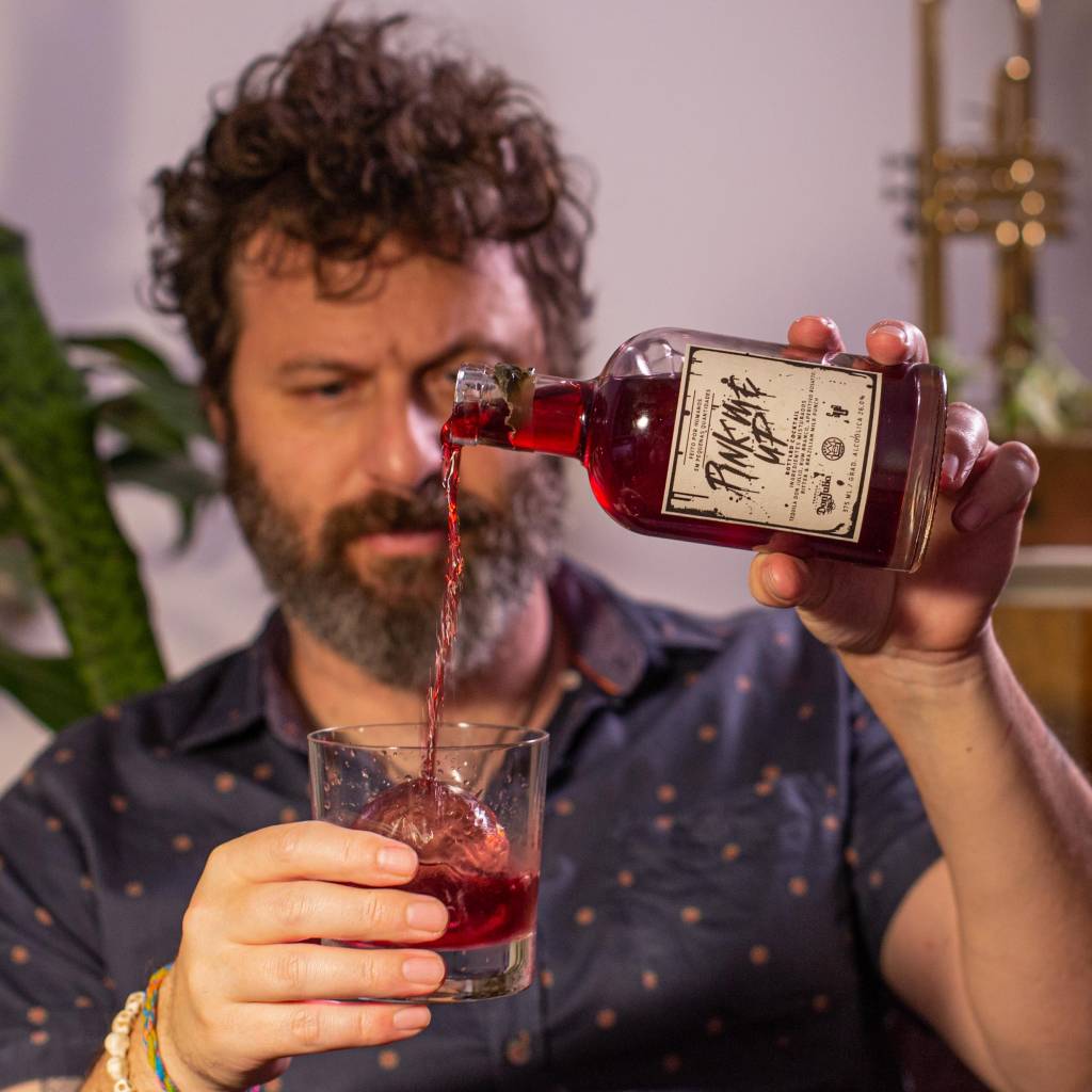 Apothek lança drinques engarrafados com receitas de outros bares