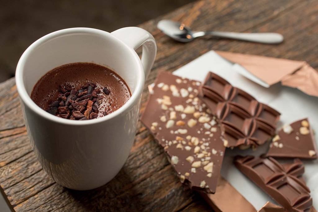 Três bons chocolates quentes para tomar quentinhos