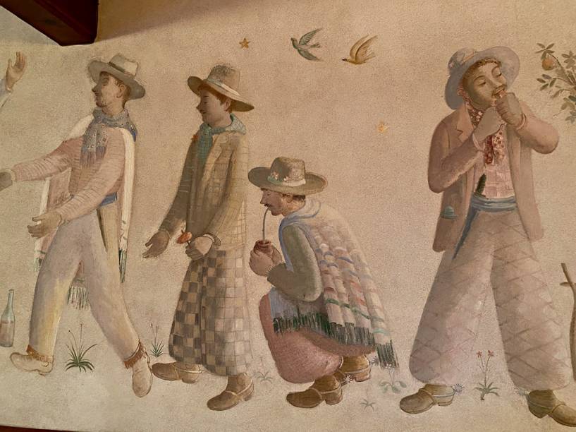 Murais de Fulvio Pennacchi, integrante do Grupo Santa Helena, decoram prédio principal: motivos rurais eram valorizados Murais de Fulvio Pennacchi, integrante do Grupo Santa Helena, decoram prédio principal: motivos rurais eram valorizados