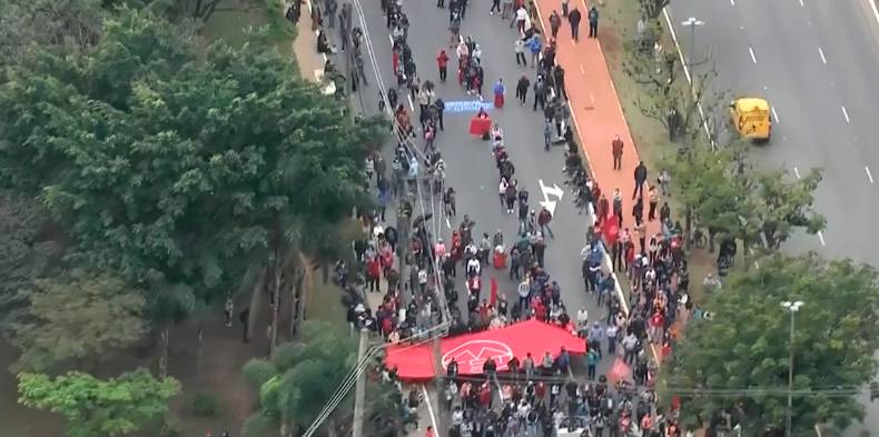 MTST realiza manifestação no Morumbi contra despejos na pandemia